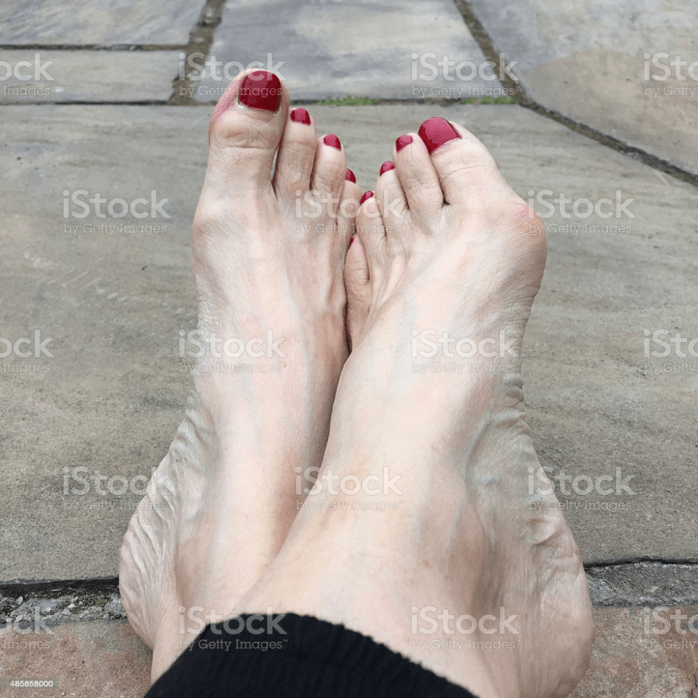 La signora con i bigodini è A PIEDI NUDI 