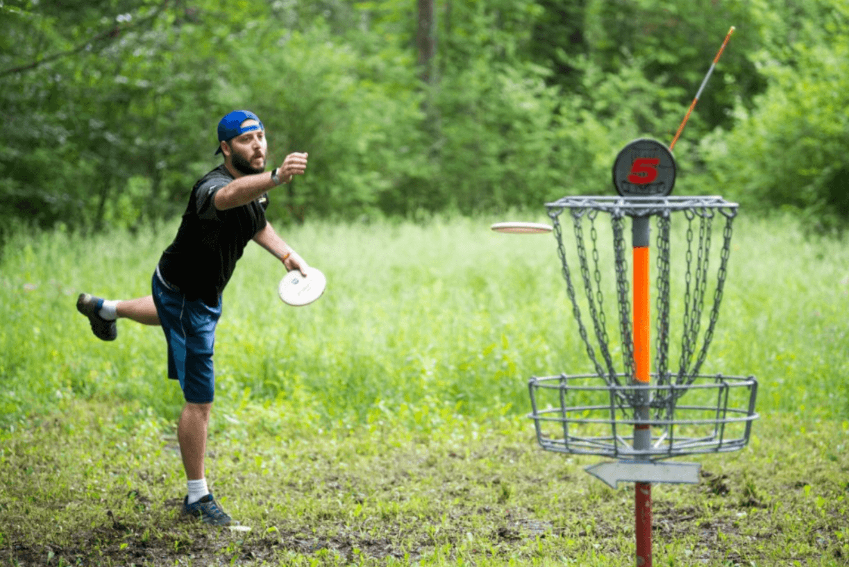 Диск гольф. Disc Golf. Диск гольф парк Сколково. Фрисби гольф. Диск гольф Нымме.